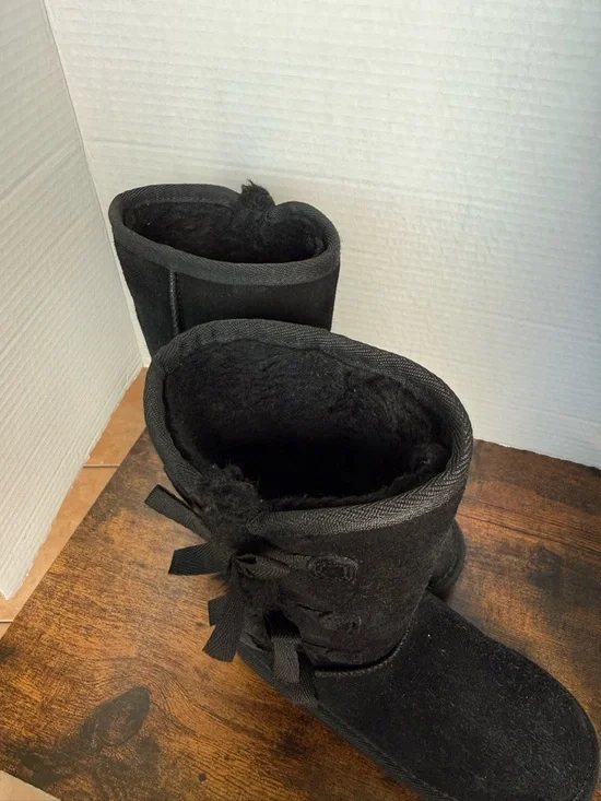 Koolaburra UGG Black Suede Winter Boots with Side Bows - Picture 5 of 9